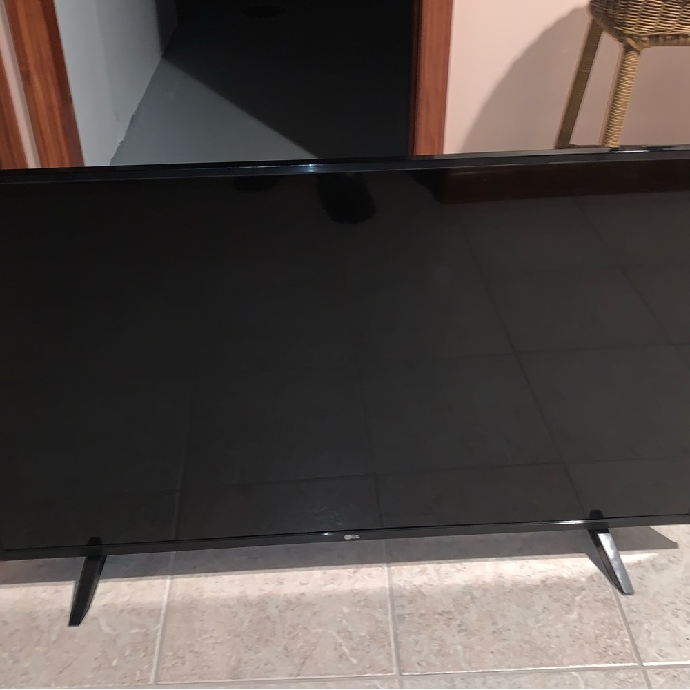 TV; LG; 42”